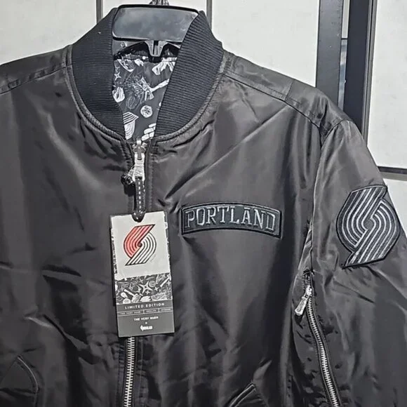 Portland Trailblazers The Very Warm x NBALab Reversible Jacket Size Medium New - Picture 5 of 12